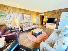 House, Multiple Beds, Kitchen, Garden View (CARLA AVENUE 300) | Living area