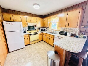 House, Multiple Beds, Kitchen, Garden View (CARLA AVENUE 300) | Private kitchen - Carla Avenue 300 (Dewey Beach)