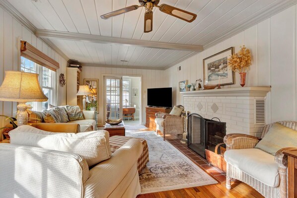 Cottage, Multiple Beds, Patio, City View (SEAGULL DRIVE 38747) | Living area