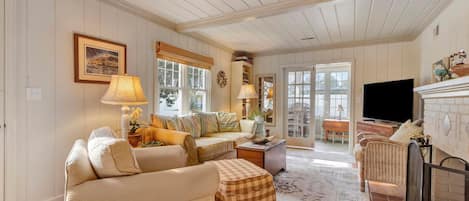 ChaumiÚre, Plusieurs lits, patio, vue sur la ville (SEAGULL DRIVE 38747) | Aire de séjour