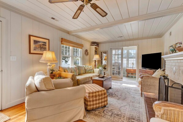 Cottage, Multiple Beds, Patio, City View (SEAGULL DRIVE 38747) | Living area