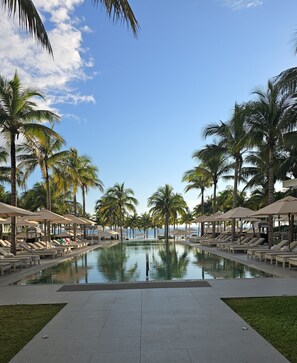 Pool - Garza Blanca Resort & Spa Cancun Luxury Escape (Cancún)
