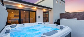 Sleeps 18, Private Hot Tub, Resort/Pool Access, Near Zion, Foosball, Video games