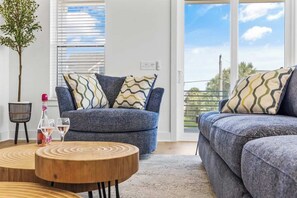 Smart TV - Casa Blanca Sol Luxe Sea View House w Pool (Surfside Beach)