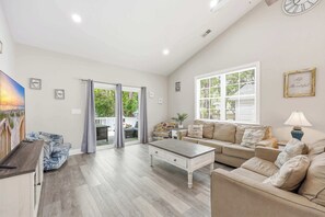 Smart TV - Salty Seagull Pet Friendly Beach House (Myrtle Beach)