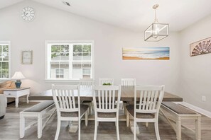 Dining - Salty Seagull Pet Friendly Beach House (Myrtle Beach)