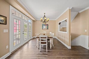 Dining - Coral Coast Beach House w Pool (Myrtle Beach)