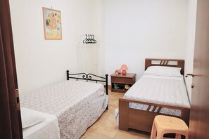 2 bedrooms, free WiFi, bed sheets - Angy's House (Terrasini)