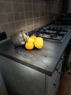 Fridge, microwave, stovetop, coffee/tea maker - Angy's House (Terrasini)