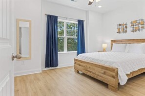 4 slaapkamers, een strijkplank/strijkijzer, gratis wifi, beddengoed