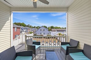 Terrace/patio - Hibiscus Hideaway Walk to Beach and Main Street (North Myrtle Beach)