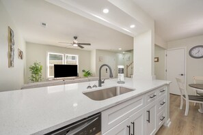 Interior - Sunset Retreat in the Heart of Myrtle Beach (Myrtle Beach)