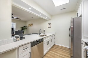 Fridge, microwave, oven, stovetop - Pet Friendly Tidal Retreat Steps to Sand (Myrtle Beach)