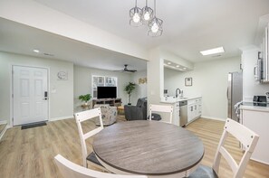 Interior - Pet Friendly Tidal Retreat Steps to Sand (Myrtle Beach)