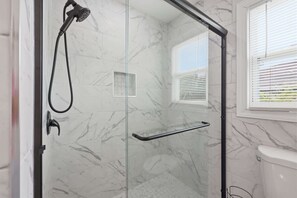 Shower, towels - Seabreeze Retreat Modern Home Walk to Beach (Myrtle Beach)