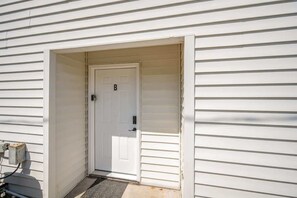 Exterior detail - Coral Retreat Pet Friendly Modern Home (Myrtle Beach)