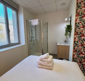 Bathroom - Casa Blum #1 - 4 personnes - Climatisé - Proche de la gare (Brive-la-Gaillarde)