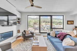 Living area - CRBC – Ski-In/Out 2-Bedroom Condo, Sleeps 6, Pool & Hot Tubs, Steps to Village (Snowmass Village)