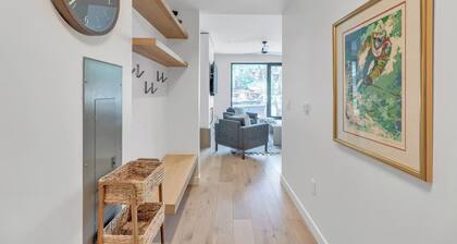 Charlie's Slopeside: True Ski-In/Out, Pool + Waterslide, Hot Tubs, Snowmass Base Village, Sleeps 6
