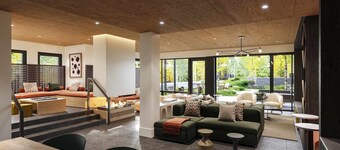 CRBC – Ski-In/Out 2-Bedroom Condo, Sleeps 6, Pool & Hot Tubs, Steps to Village
