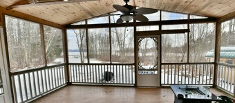 Lake Front Oasis / Private Beach / Epic Sunsets