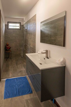 Studio Standar | Kamar mandi
