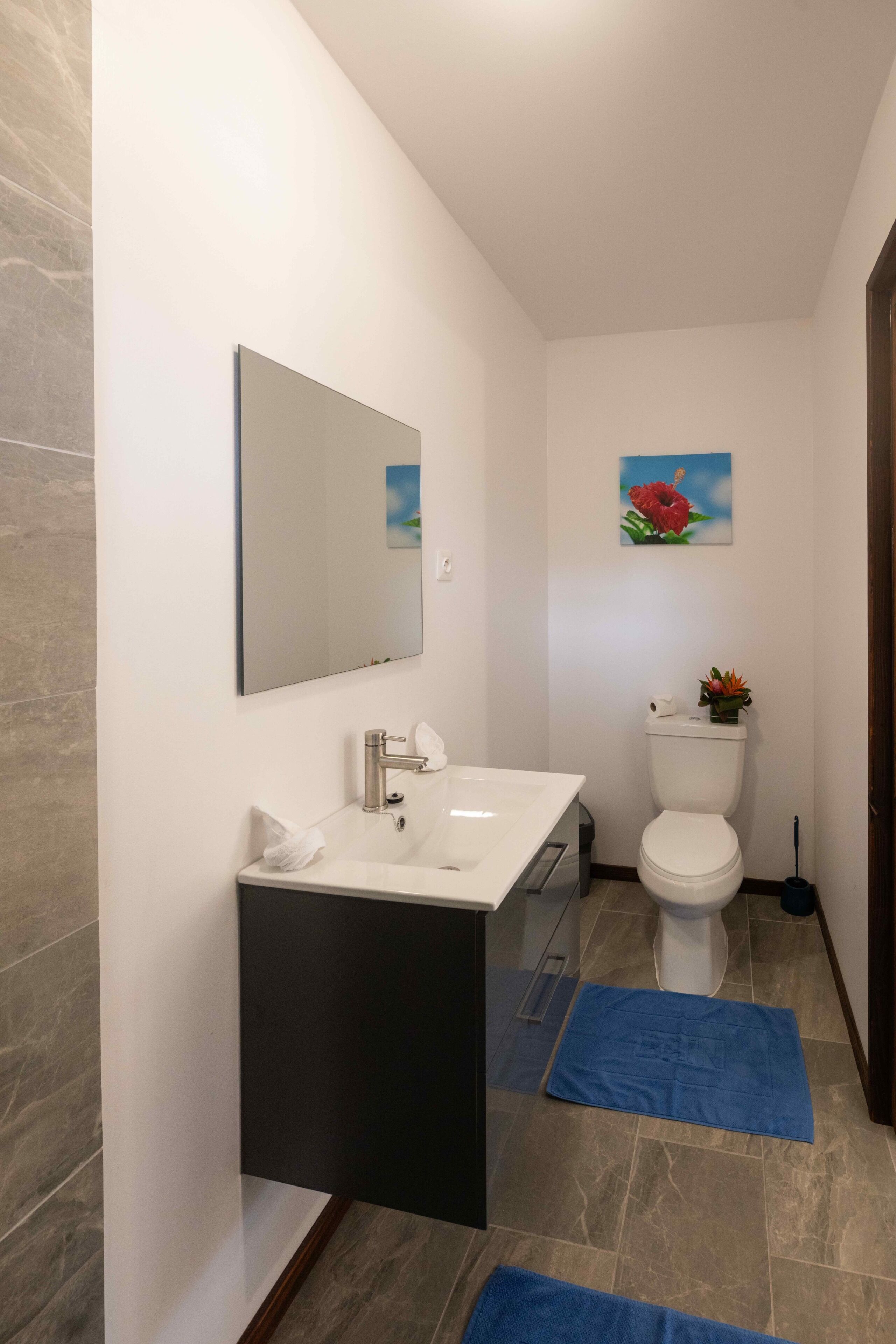 Standard Studio | Bathroom
