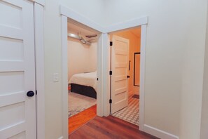 2 slaapkamers, een bureau, wifi, beddengoed