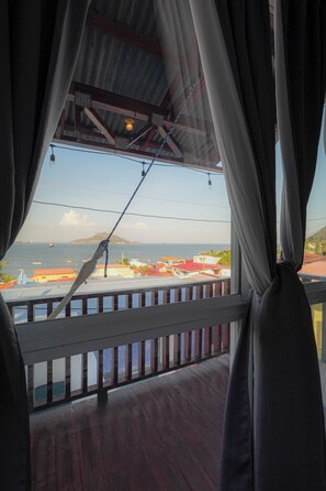Interior - Cozy Island Home. Ocean View. Pool. Kitchen. (Taboga)