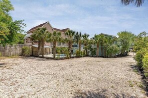 Property grounds - Wavecrest Grand with Pool Great for Groups (Surfside Beach)