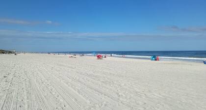 STAY 3 NIGHTS GET 1 FREE
MON-THU