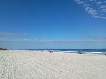 STAY 3 NIGHTS GET 1 FREE
MON-THU