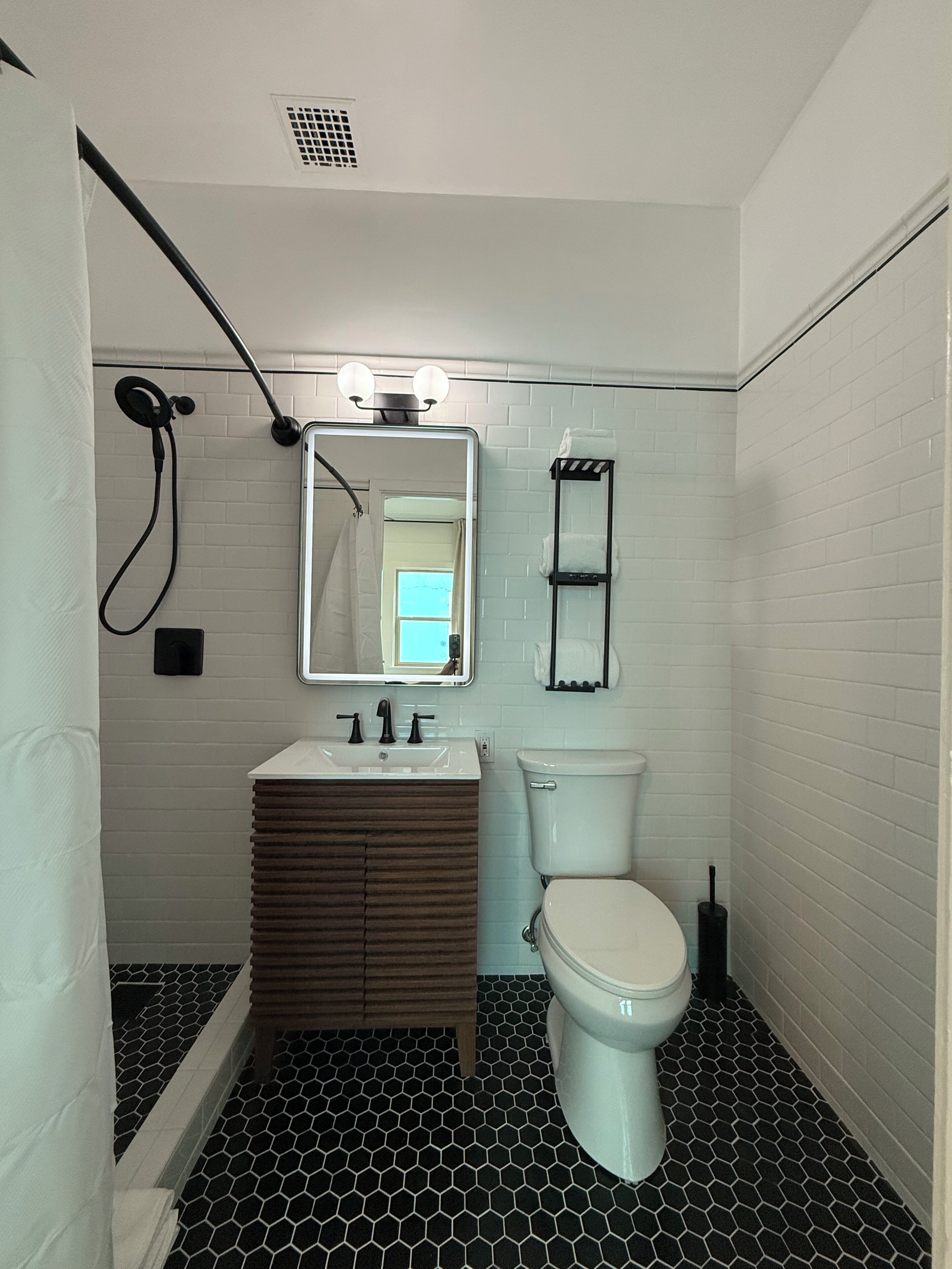 Deluxe Apartment, 2 Bedrooms, 2 Bathrooms | Bathroom | Shower, hair dryer, towels, soap