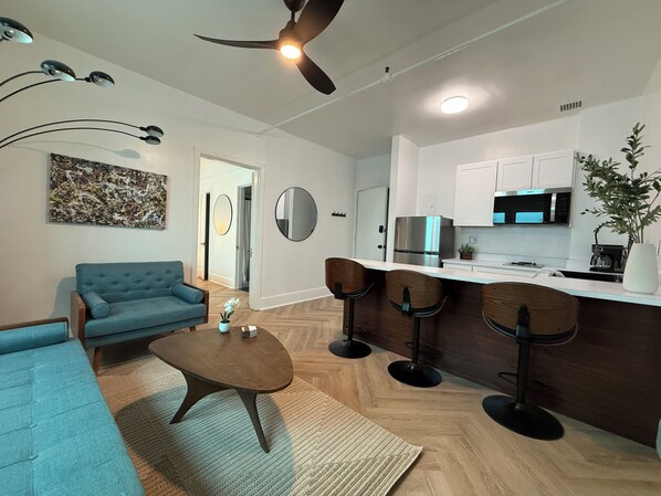 Deluxe Apartment, 2 Bedrooms | Living area