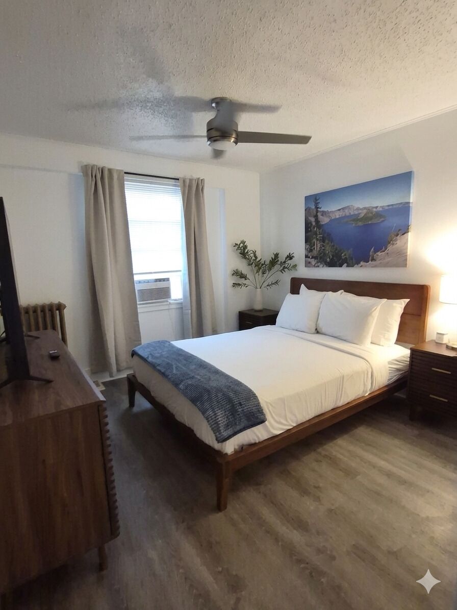 Deluxe Apartment, 1 Queen Bed | Premium bedding, memory foam beds, iron/ironing board, WiFi (free)