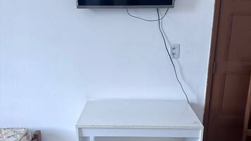 Basic Single Room, 1 Twin Bed, Non Smoking, Housekeeping | Desk, laptop workspace, free WiFi