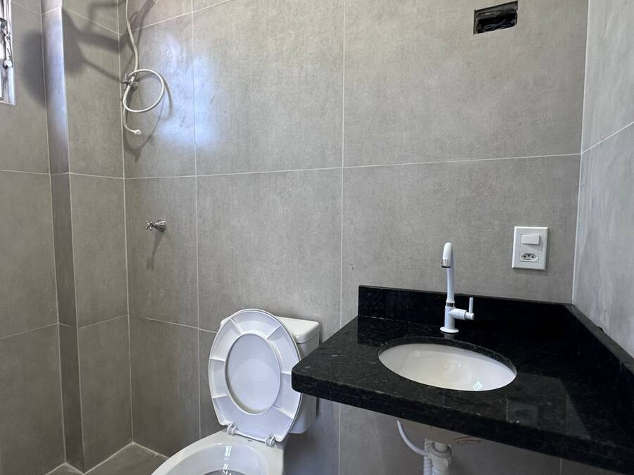 Ducha, toallas, jabón, papel higiénico
