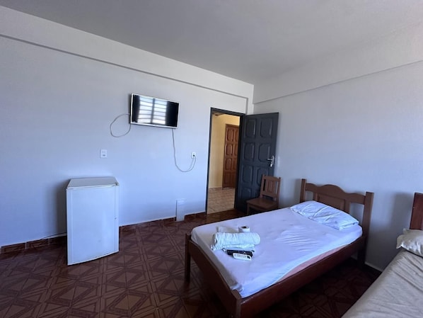 Quarto solteiro básico, 1 cama de solteiro, para não fumantes, serviço de arrumação