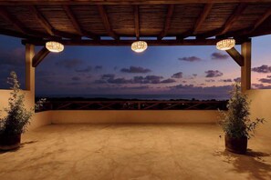 Terrace/patio - Ocean View Retreat w/ Rooftop Yoga & Pool (Puerto Escondido)