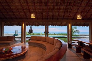 Pool - Oceanfront House w/ Private Pool & Beach Access (Puerto Escondido)