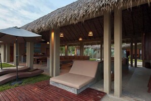 Terrace/patio - Oceanfront House w/ Private Pool & Beach Access (Puerto Escondido)