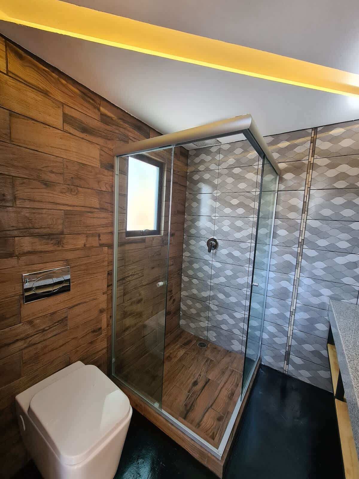 Dutxa, assecador de cabells i xampú 