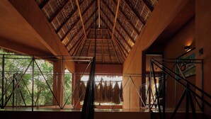 A spacious interior with a high ceiling, large windows, and a view of the outdoors. - 200m to beach Casa Caimán w/ Private Pool & Tranquility (Puerto Escondido)