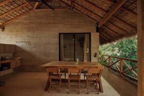 屋外ダイニングエリア