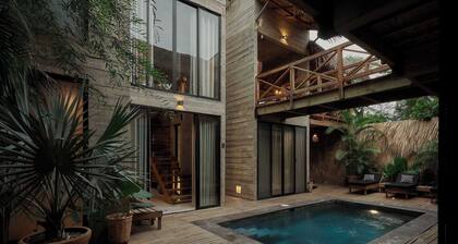 Stylish Boutique Suite, 3 Blocks to Beach