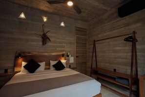 1 bedroom, WiFi, bed sheets - Stylish Boutique Suite, 3 Blocks to Beach (Puerto Escondido)