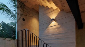 A staircase with a metal railing and wall-mounted lights. - Stylish Apartment 2 Blocks from Punta Zicatela Beach (Puerto Escondido)