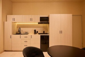 Fridge, microwave, stovetop, coffee/tea maker - Stylish Oaxaca Loft w/ Outdoor Hot Tub & Terrace (Oaxaca de Juárez)