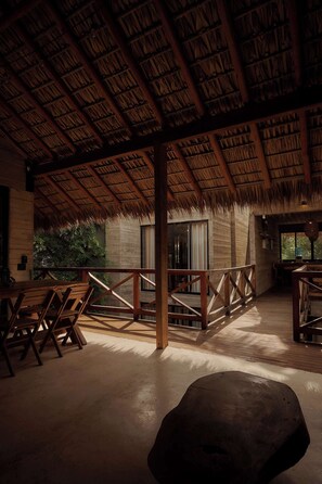 屋外ダイニングエリア