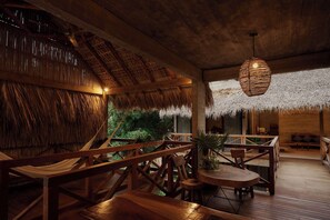 屋外ダイニングエリア